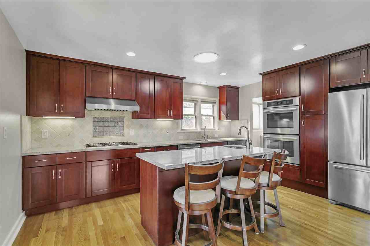 773 Pershing Ave - Photo 3 of 18