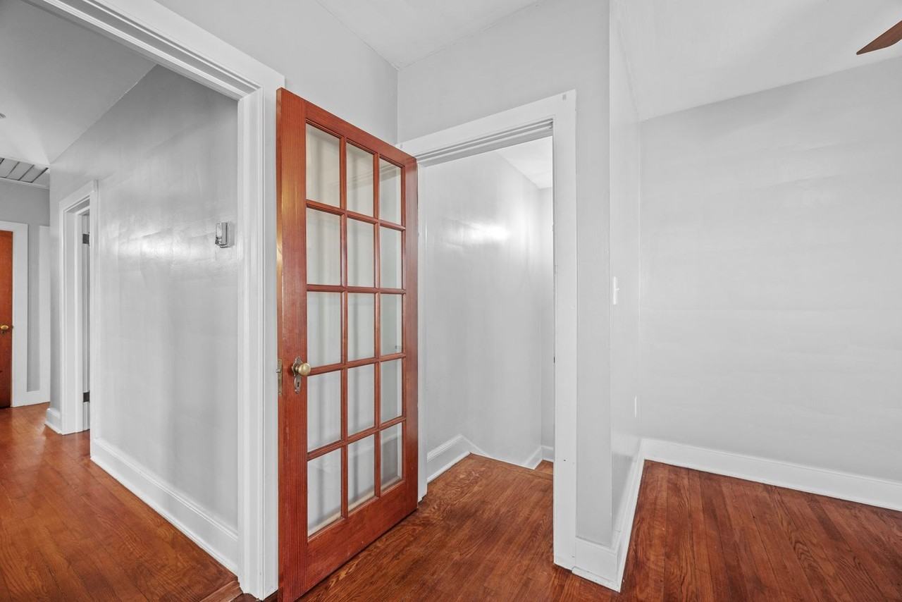 318 61st St - Photo 4 of 17