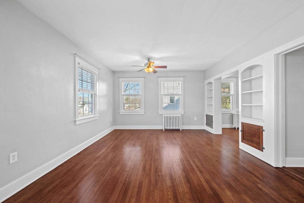 318 61st St - Photo 5 of 17