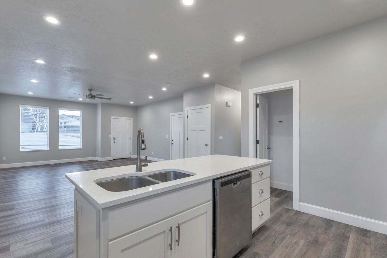 7166 S 1700 E - Photo 3 of 15