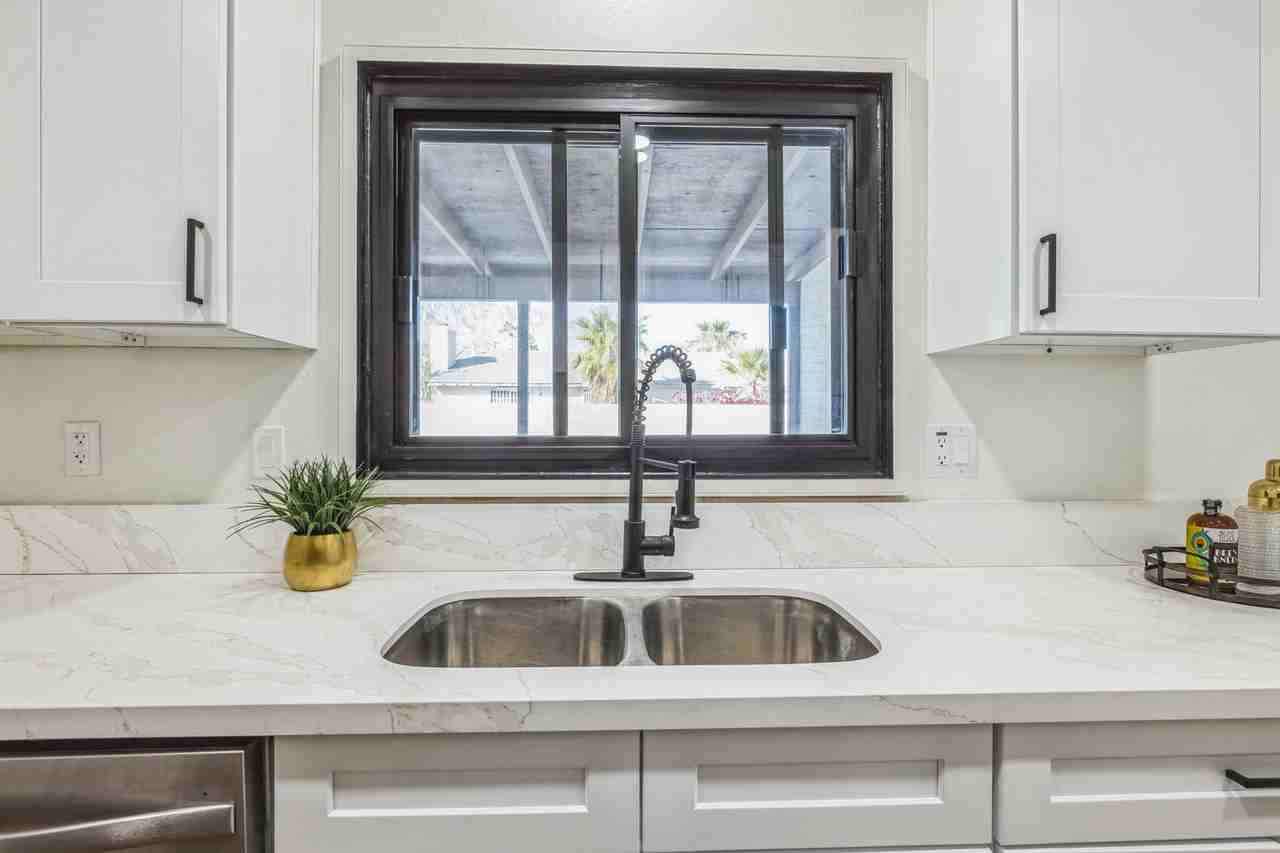 2325 N Magnolia Rd - Photo 3 of 30