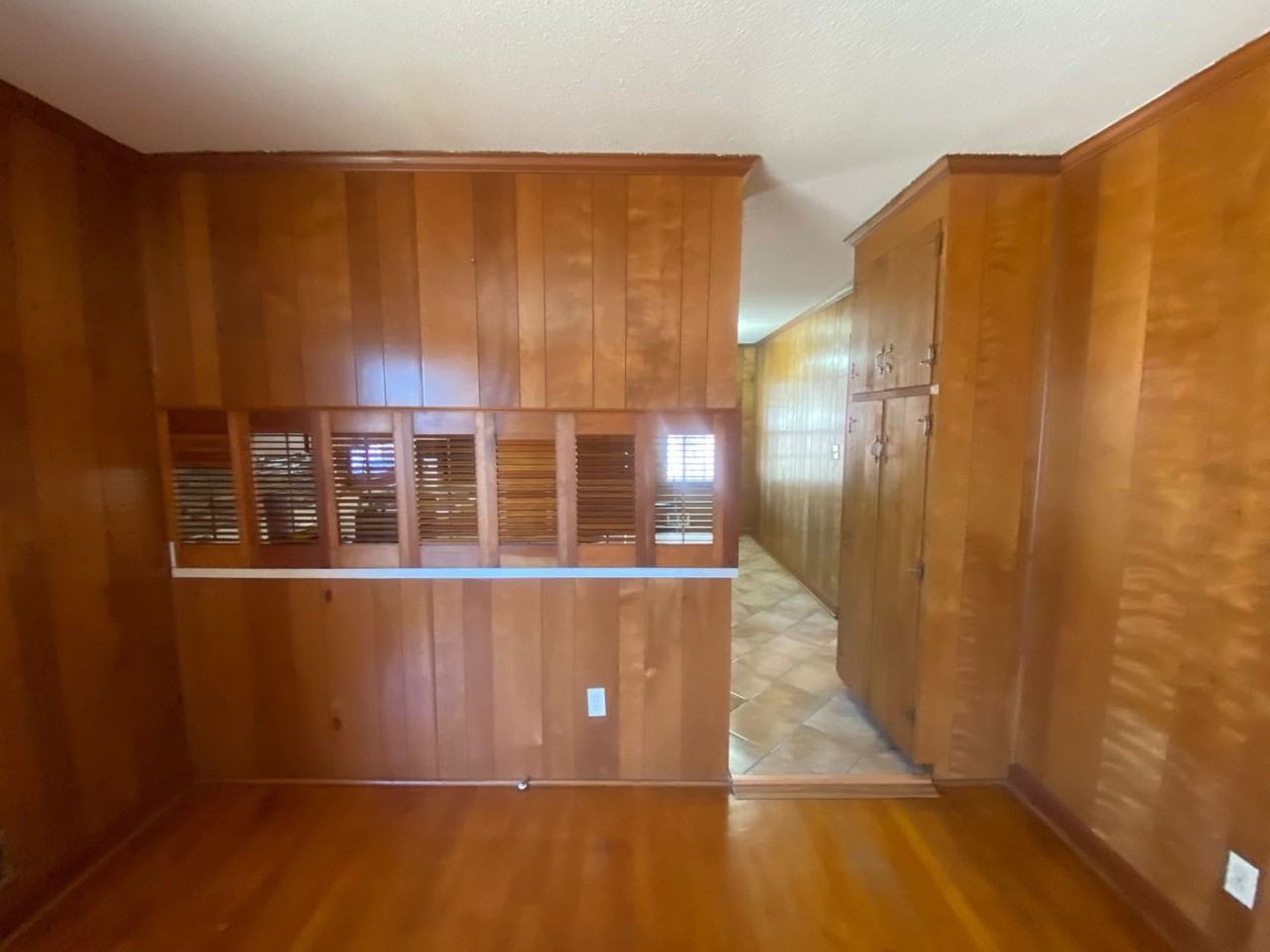 1011 Veterans Rd - Photo 5 of 26