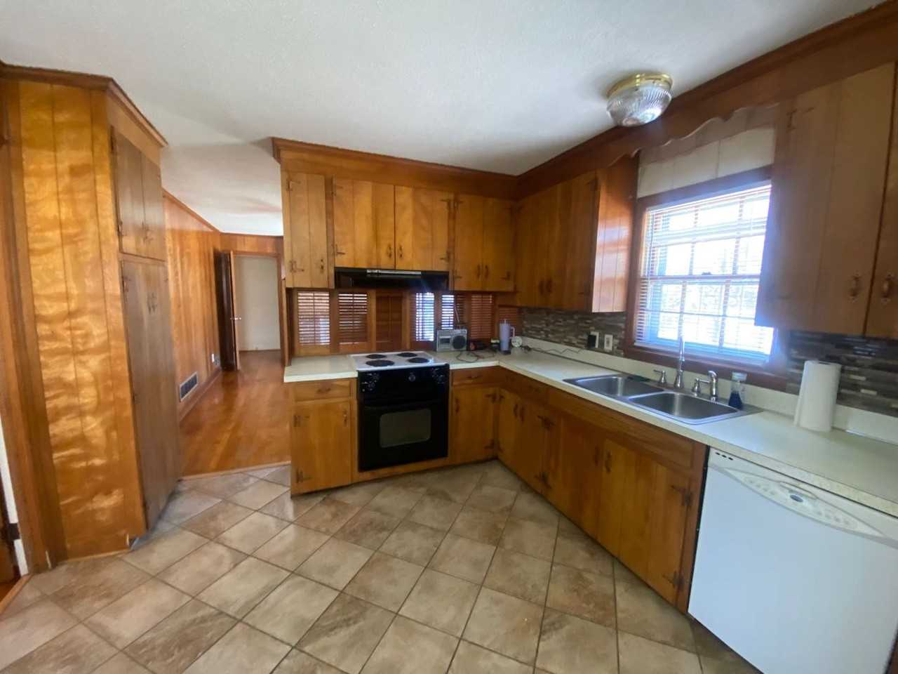 1011 Veterans Rd - Photo 6 of 26