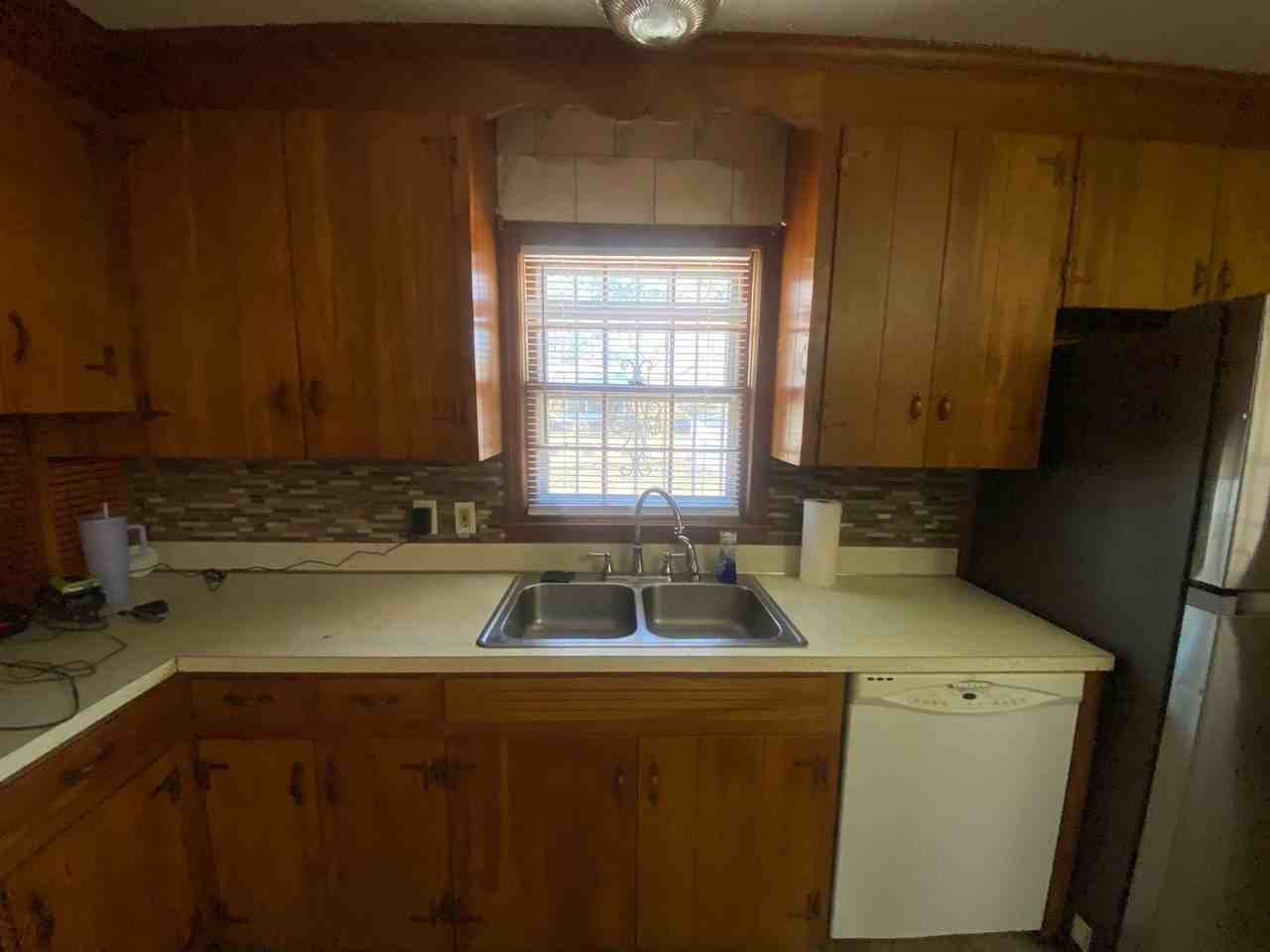 1011 Veterans Rd - Photo 7 of 26