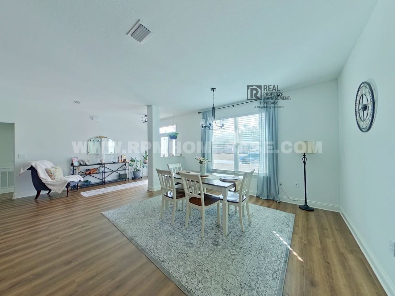 5199 Gaineswood Dr - Photo 3 of 16