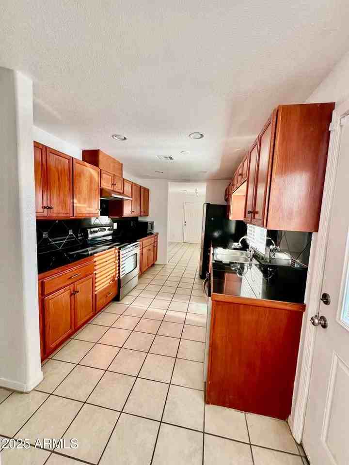 7245 S Cole Ln - Photo 3 of 10