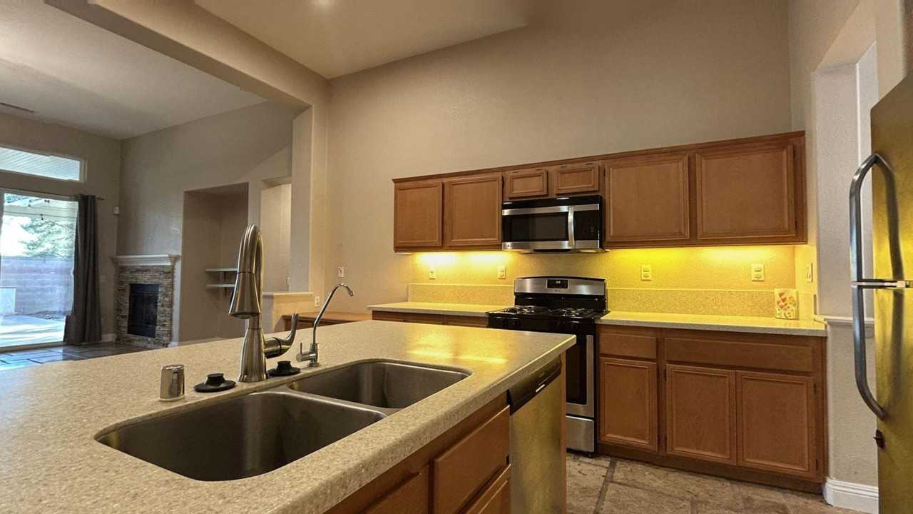 1515 E Shooting Star Dr - Photo 6 of 31