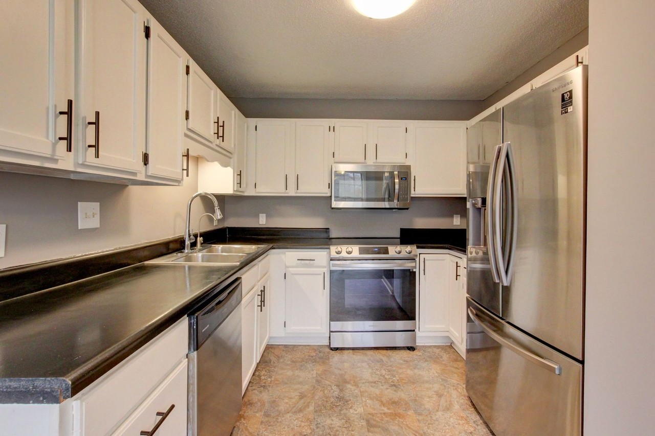 2955 Charlie Sleigh Rd - Photo 5 of 14