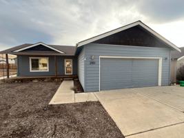 featured image of 2901 Ne Pinnacle Pl