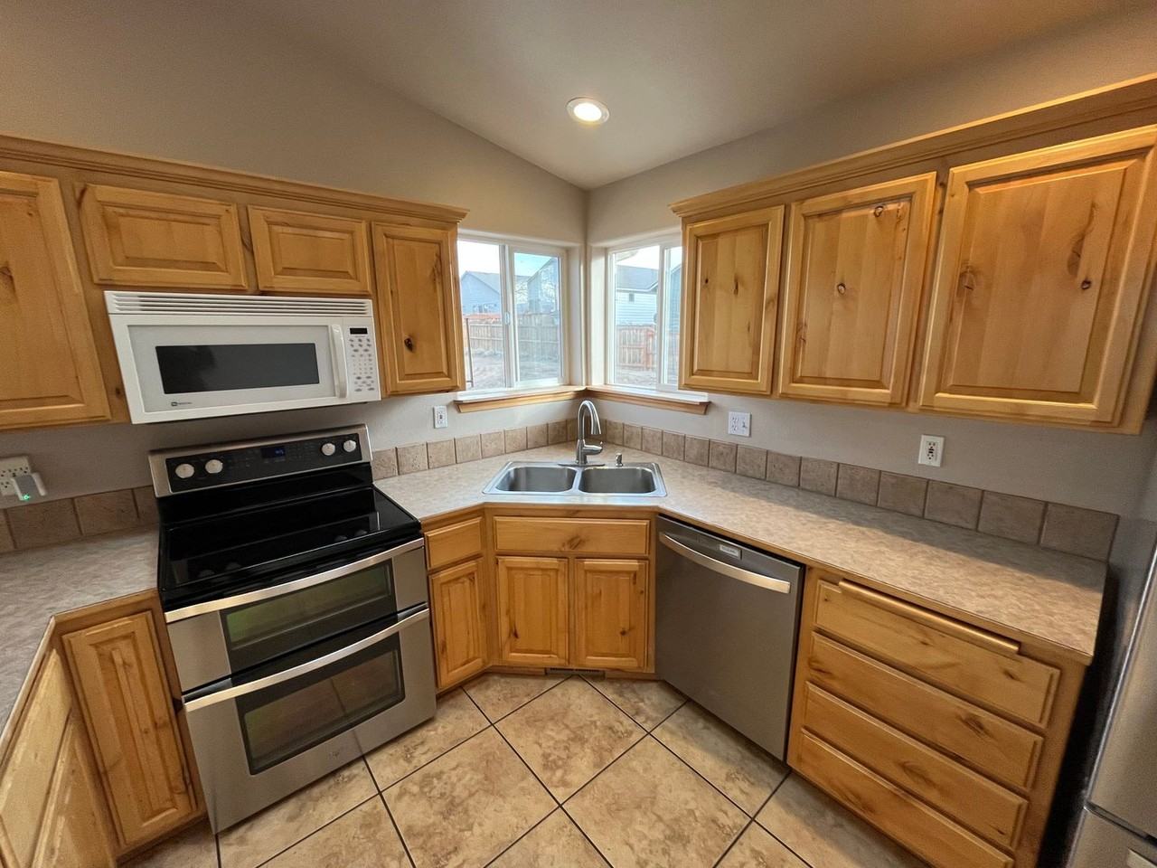 2901 Ne Pinnacle Pl - Photo 7 of 16