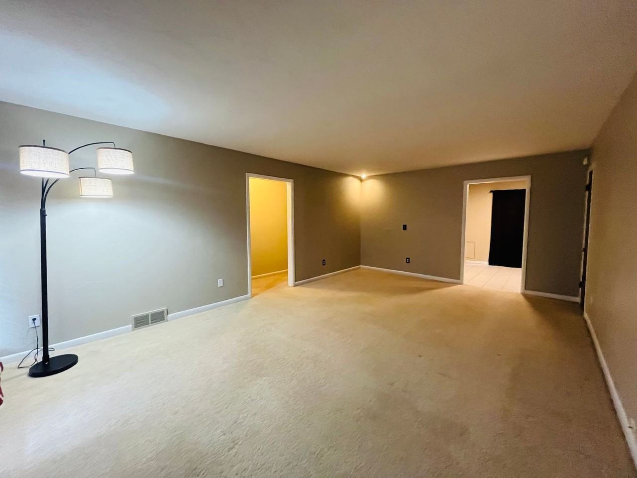 3912 Nw 58th St - Photo 2 of 25