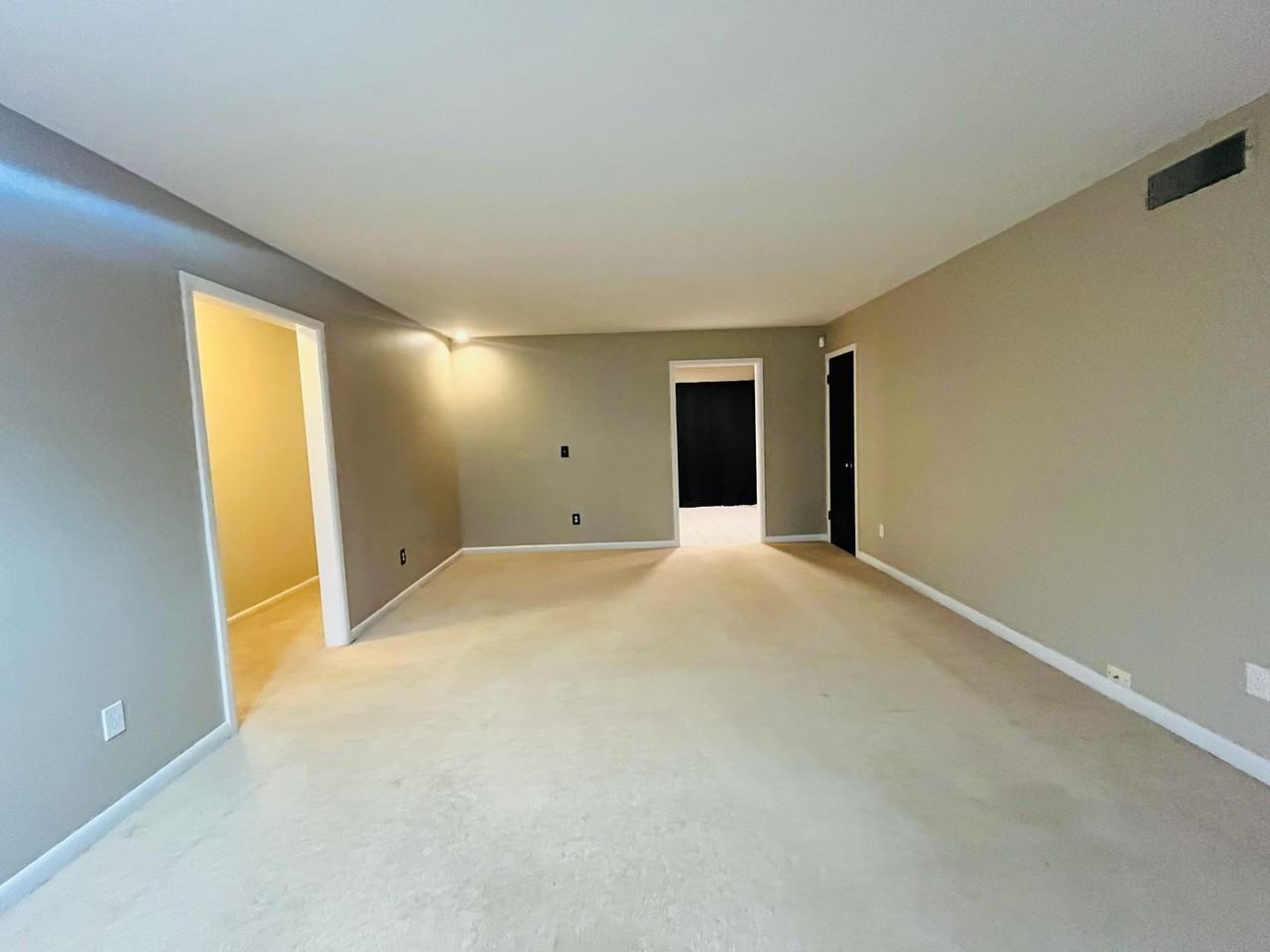 3912 Nw 58th St - Photo 3 of 25