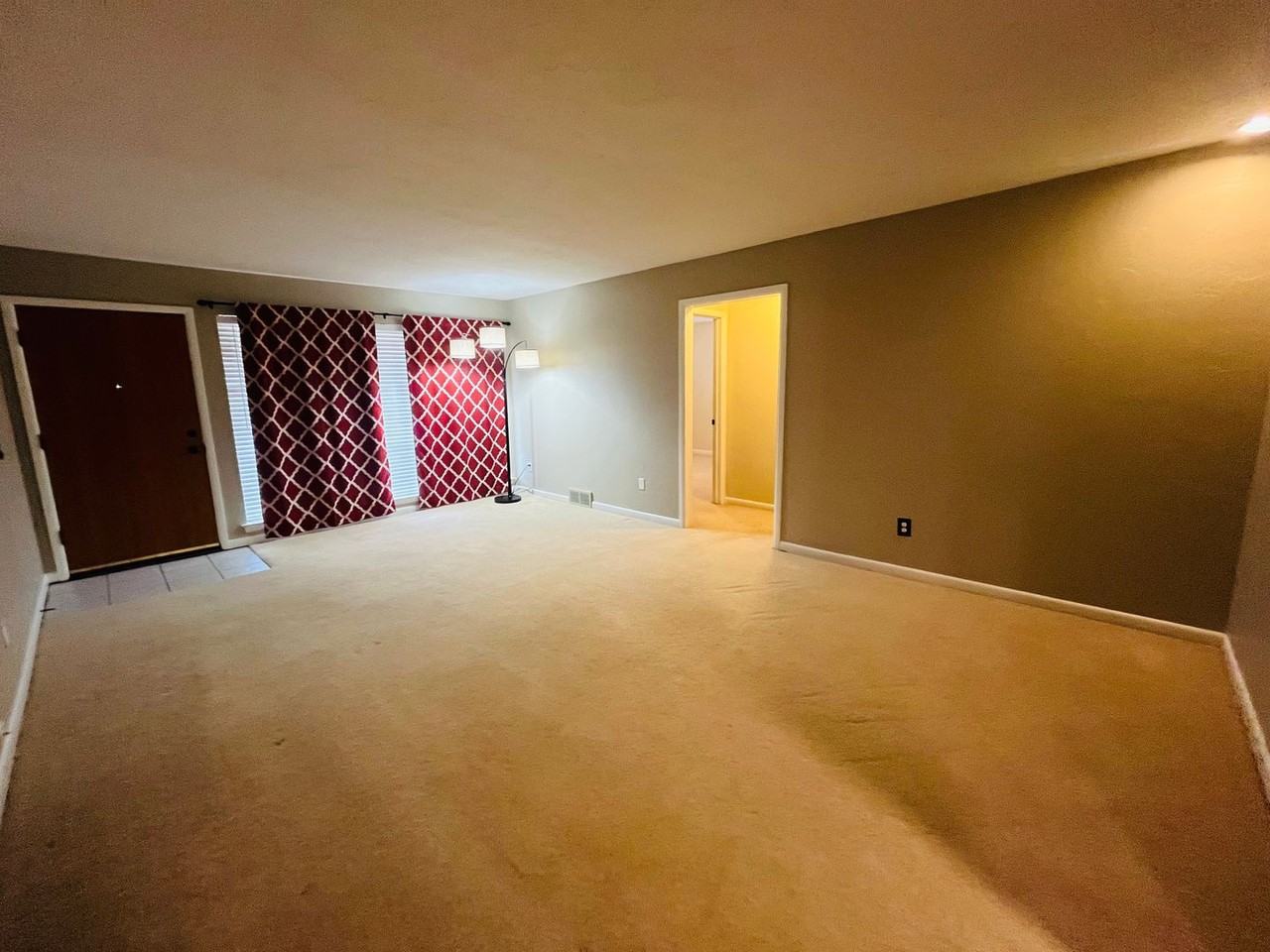 3912 Nw 58th St - Photo 6 of 25