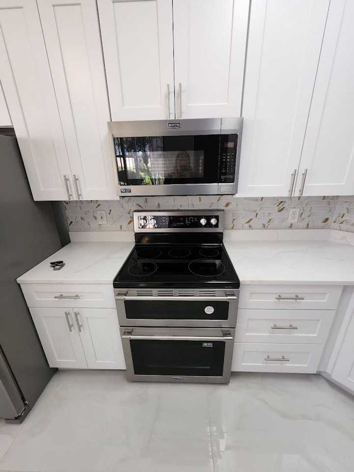 7511 Bay Port Rd - Photo 2 of 30