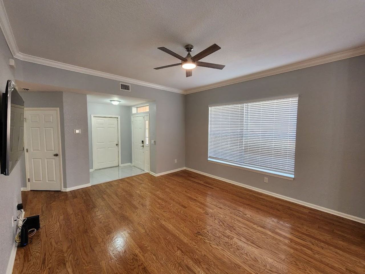 7511 Bay Port Rd - Photo 3 of 30