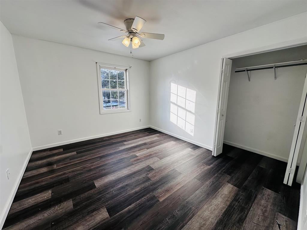 211 Leonard St - Photo 5 of 8