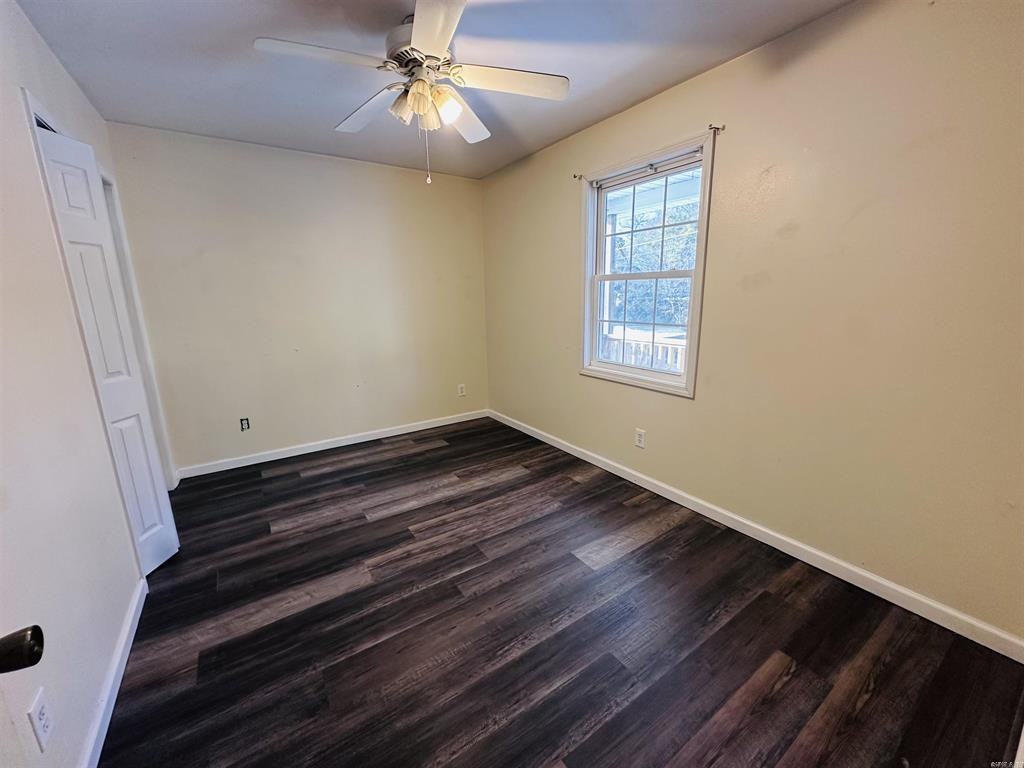 211 Leonard St - Photo 6 of 8