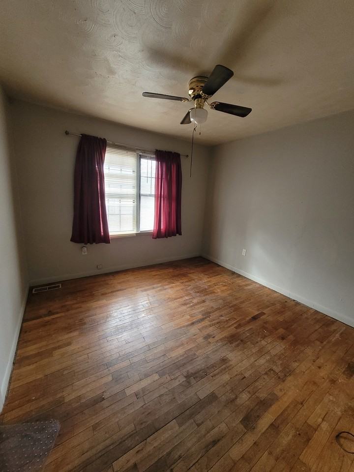 212 E Elder Ave - Photo 2 of 9