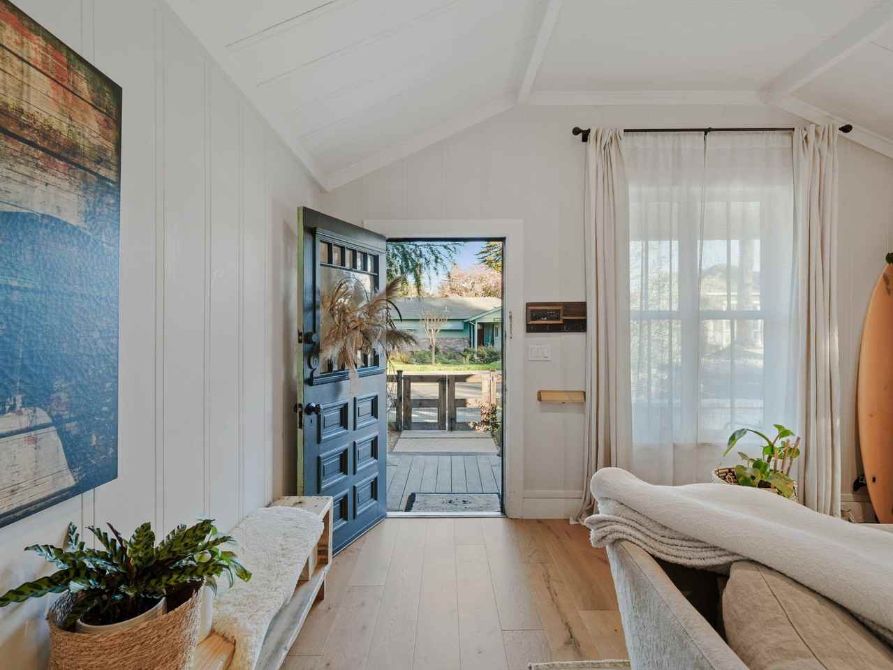 325 University St - Photo 2 of 38