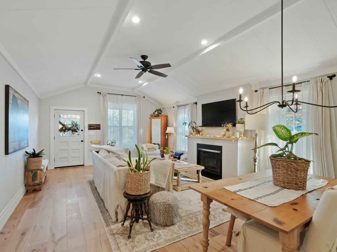 325 University St - Photo 3 of 38