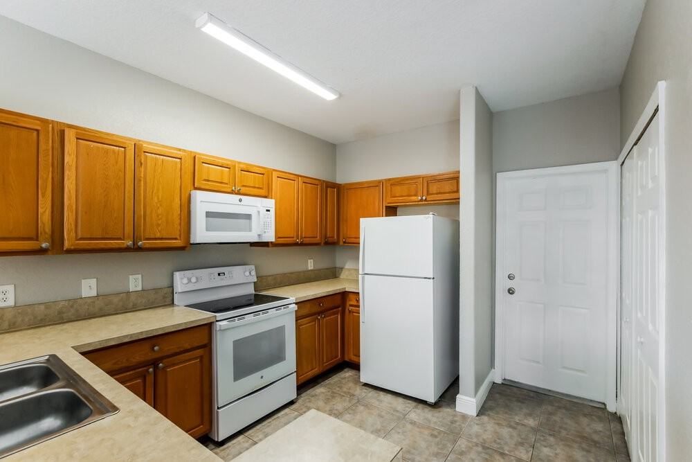 8986 Nw 144th Ter - Photo 7 of 16