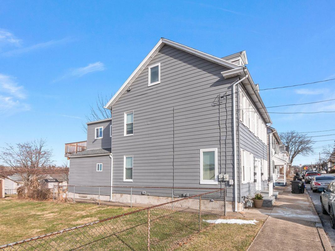 831 W Wilkes Barre St ##2 - Photo 3 of 14