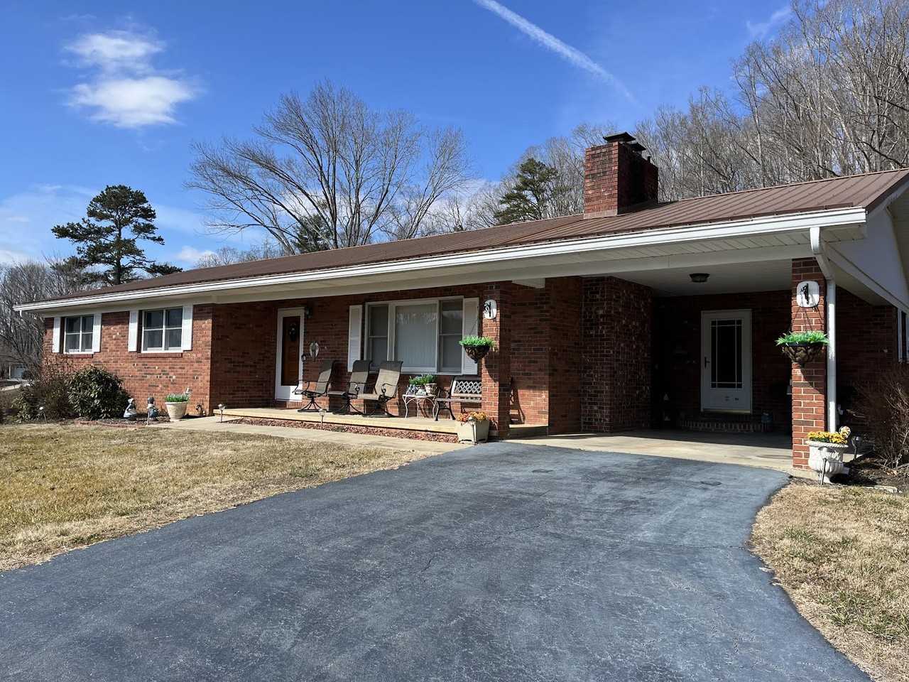 395 Terrys Gap Loop Rd - Photo 2 of 18