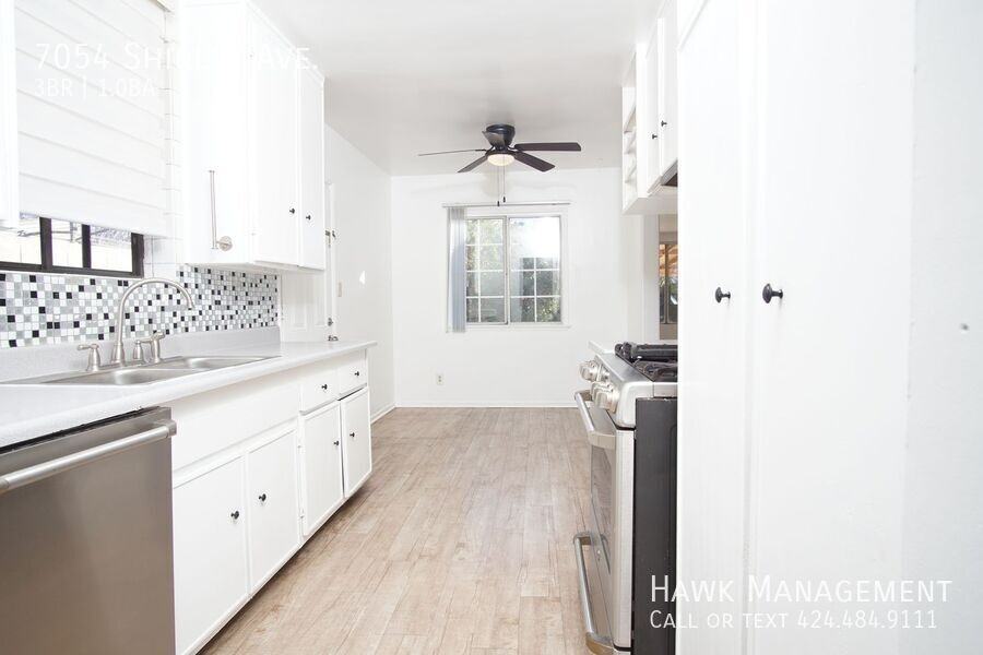 7054 Shirley Ave - Photo 4 of 21