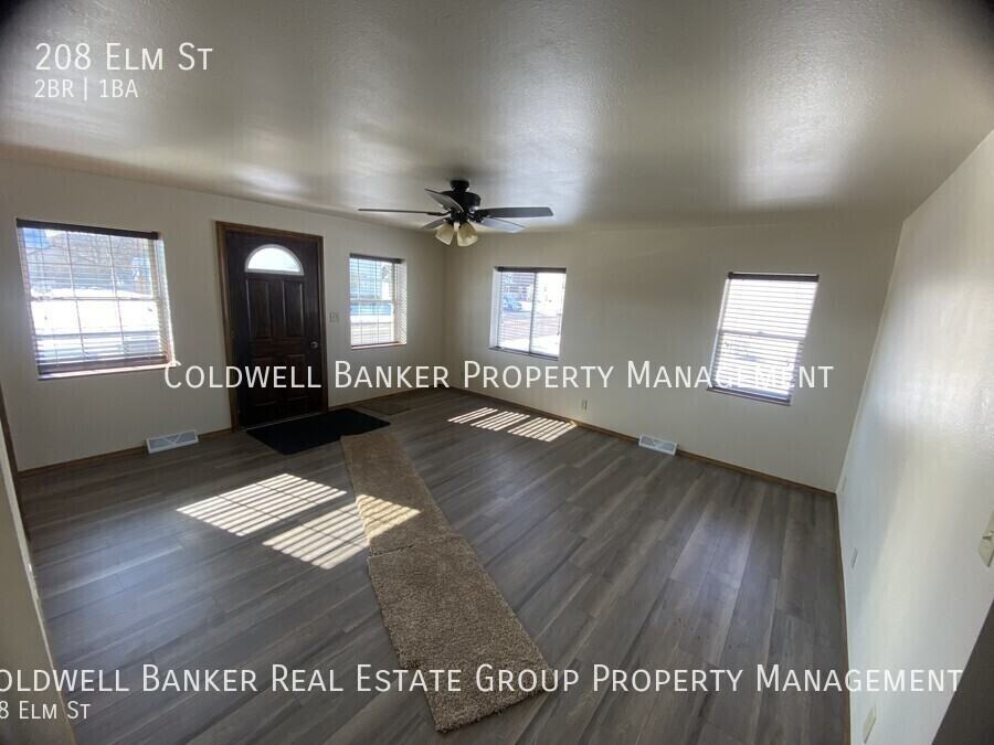208 Elm St - Photo 3 of 12