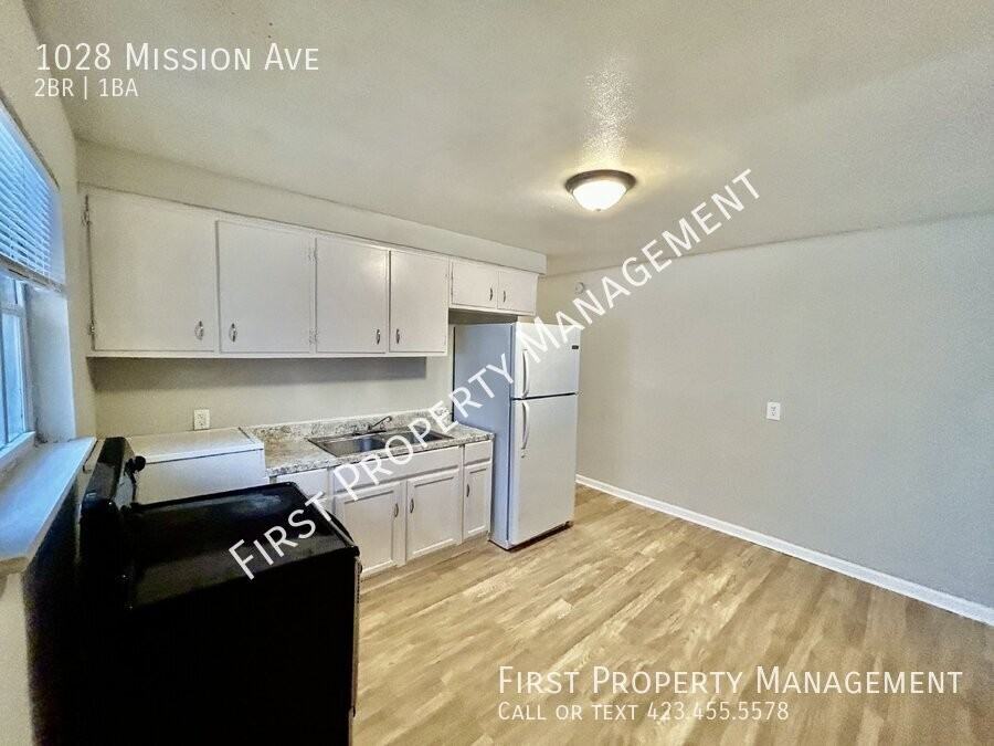 1028 Mission Ave - Photo 4 of 14