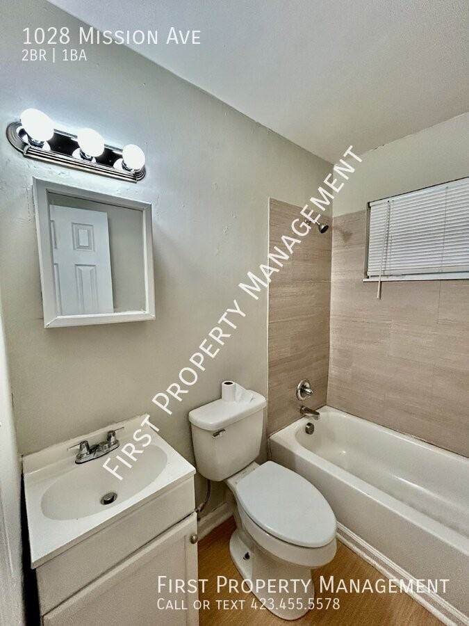 1028 Mission Ave - Photo 6 of 14