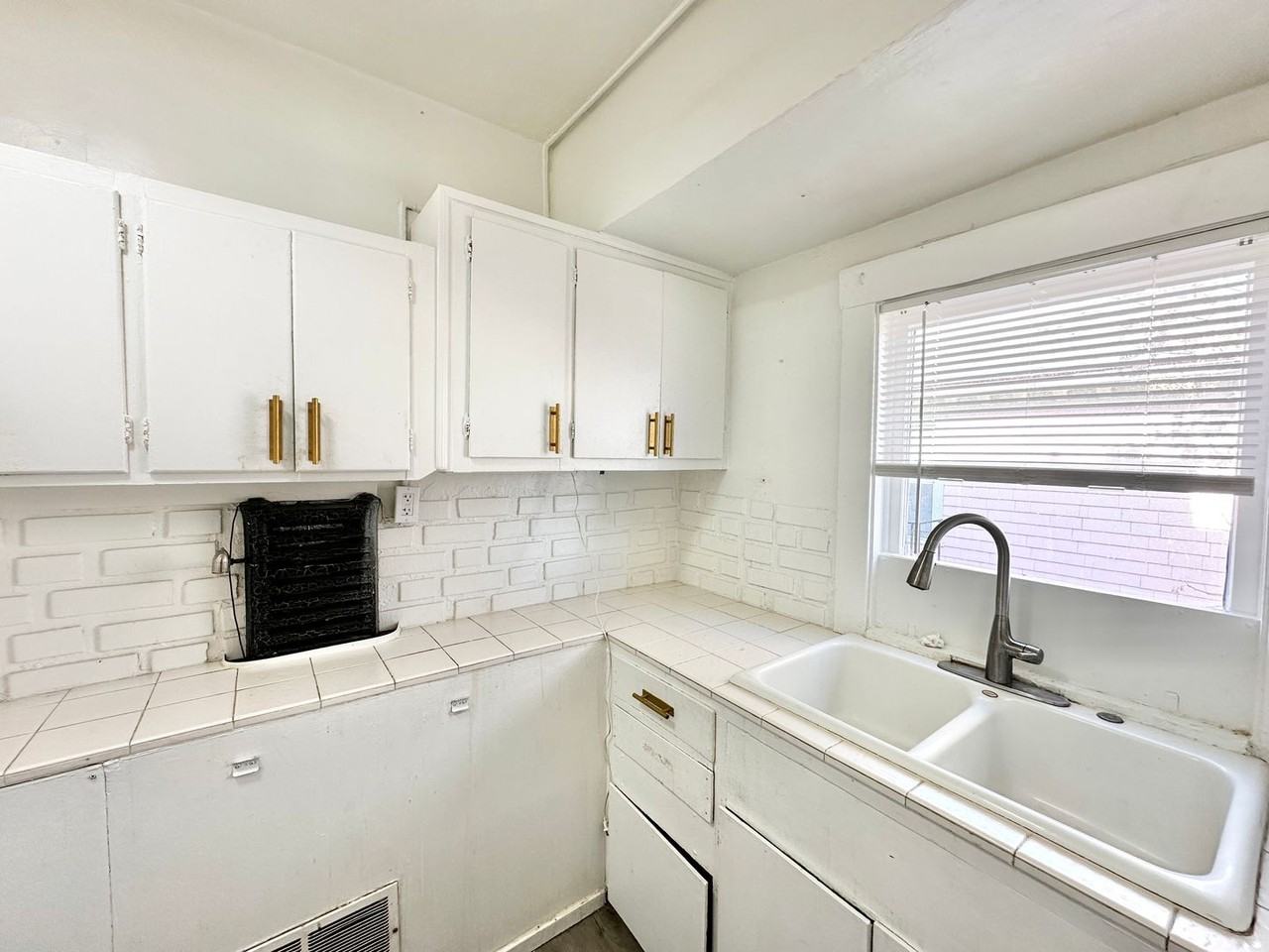 715 N Nevada Ave #10 - Photo 4 of 8