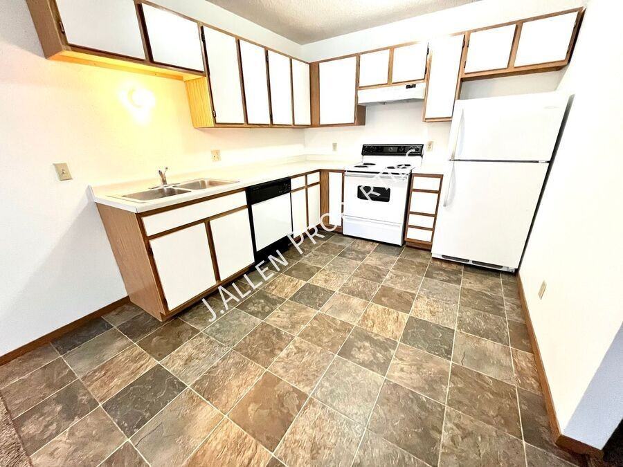 902 Riverfront Rd #5 - Photo 2 of 4