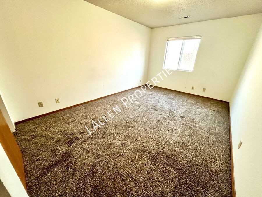 902 Riverfront Rd #5 - Photo 3 of 4