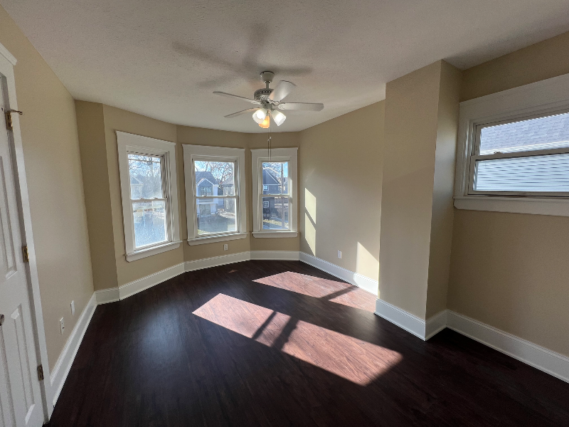 10713 Lee Ave - Photo 4 of 13