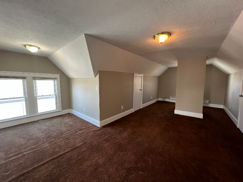 10713 Lee Ave - Photo 6 of 13