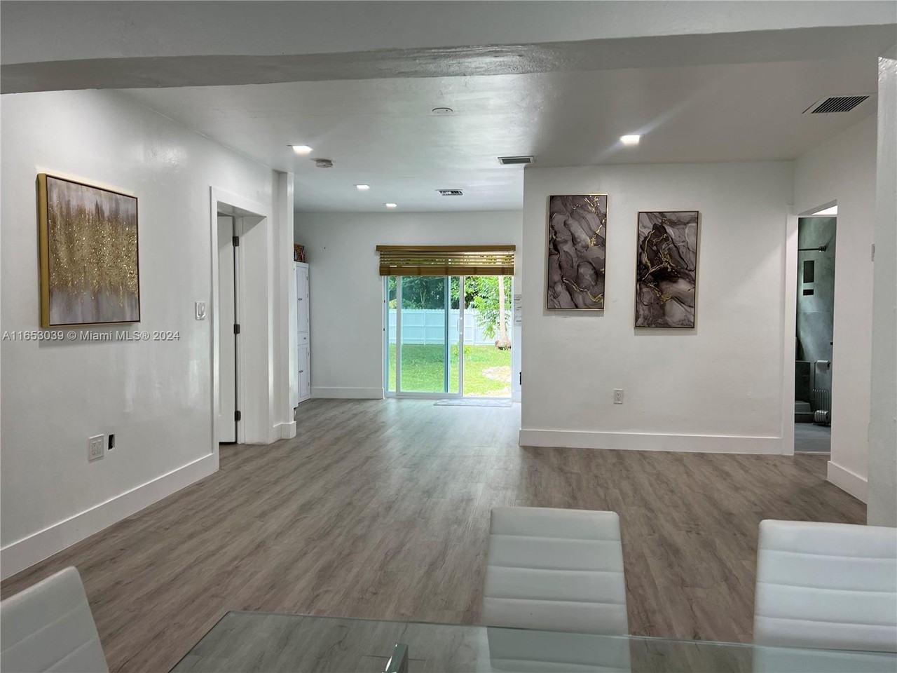 935 Northeast 129th Street - Photo 3 of 16