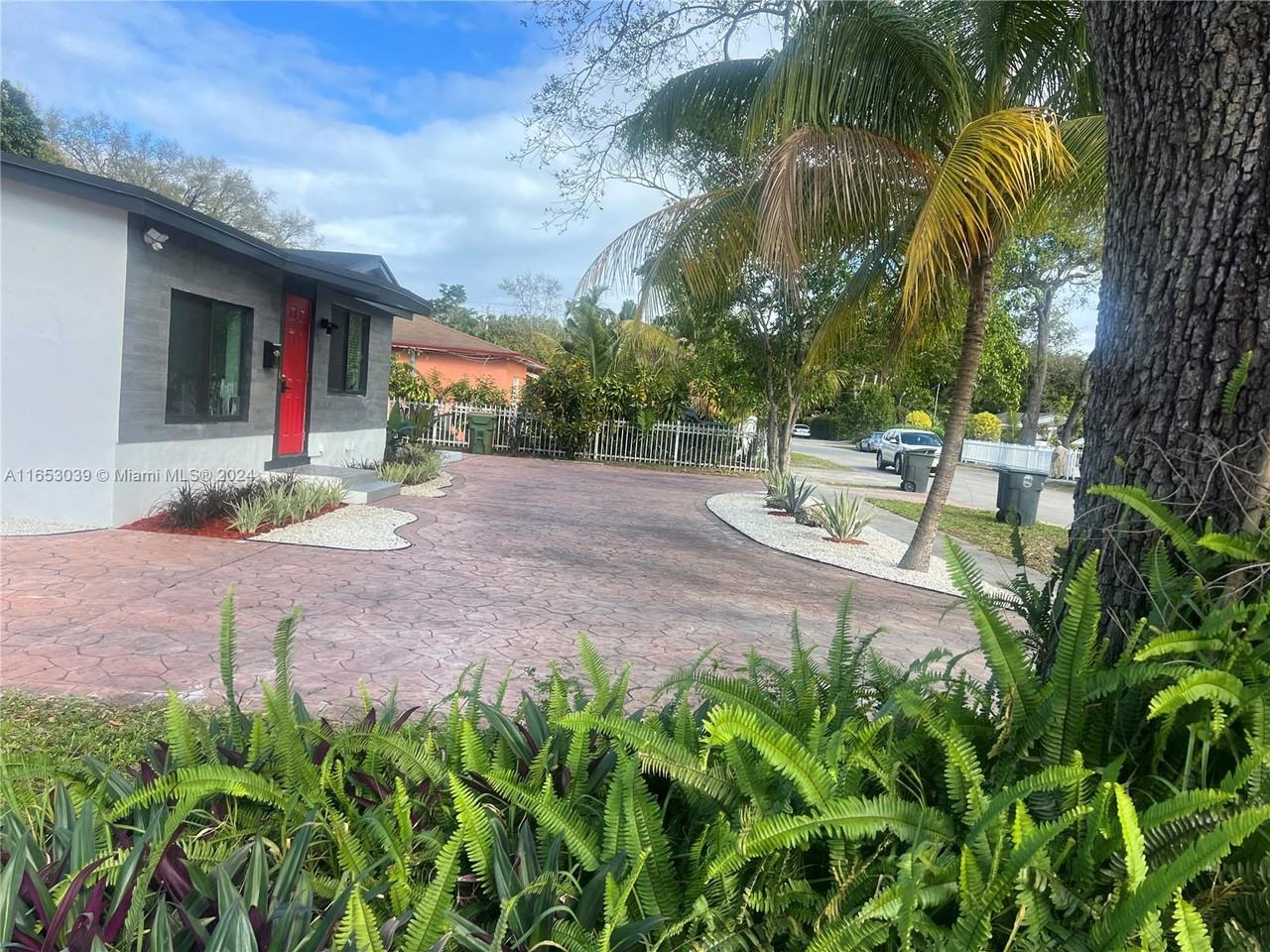 935 Northeast 129th Street - Photo 2 of 16