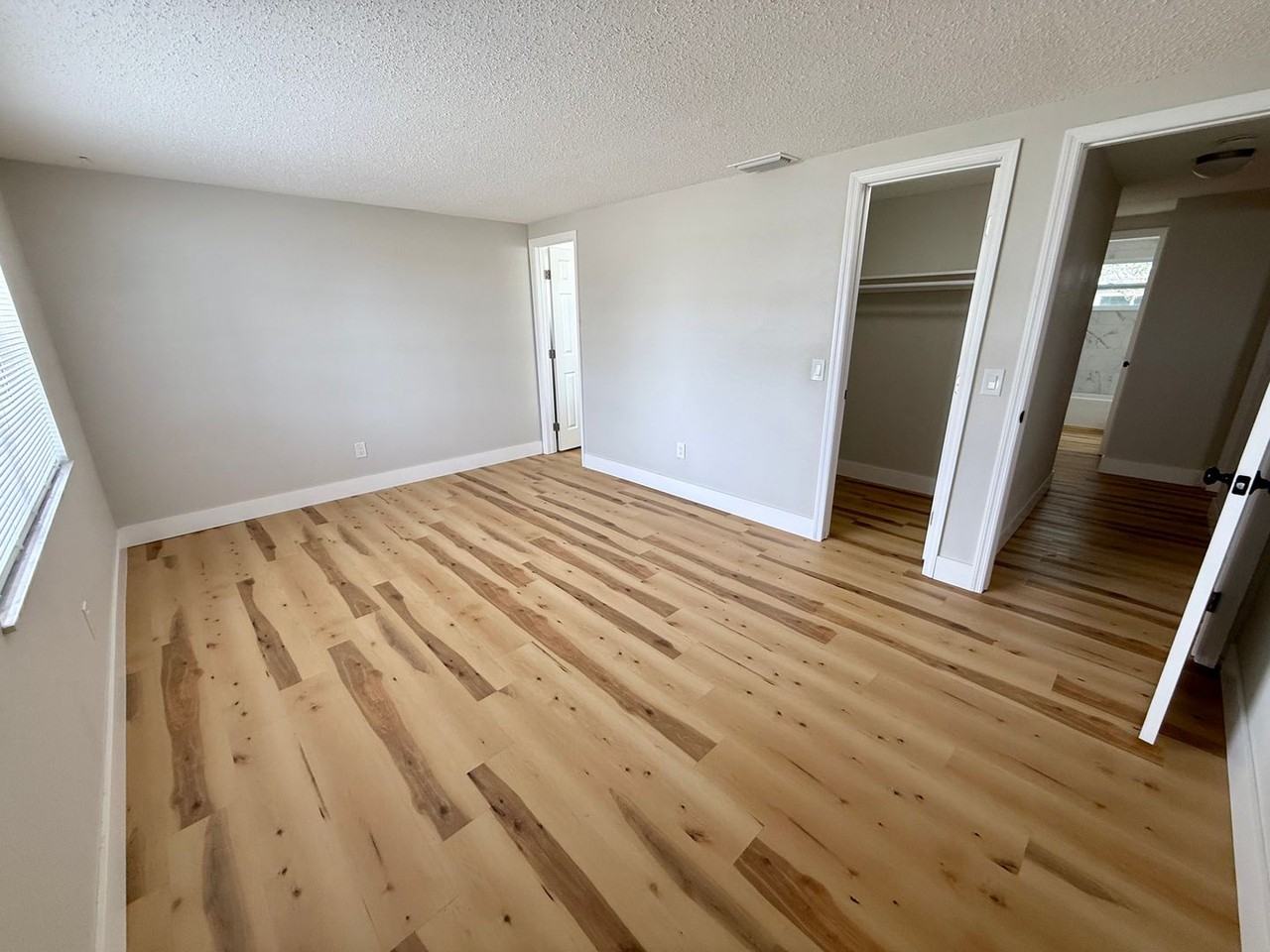 6310 Seabreeze Dr - Photo 3 of 19