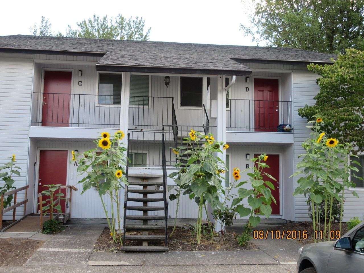 457 Se Lilly Ave Apt D - Photo 2 of 11