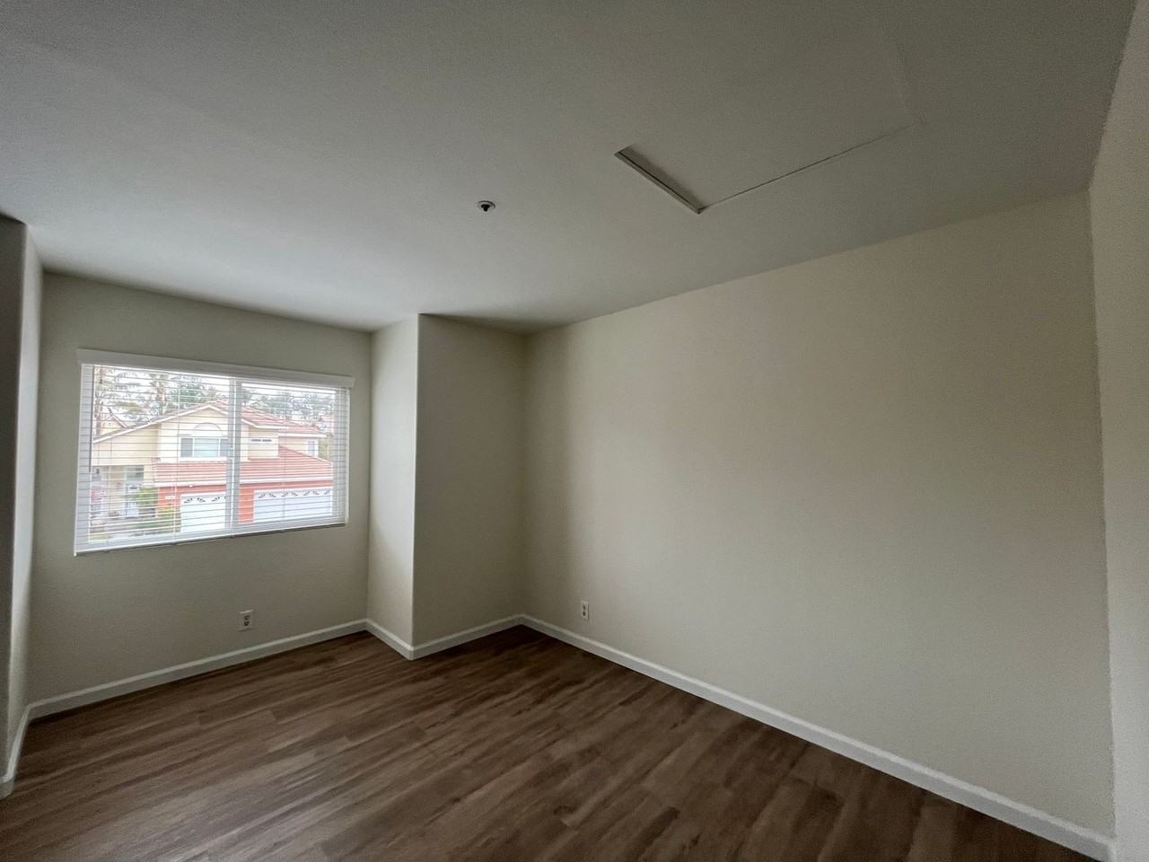 14039 Oxford St - Photo 6 of 9