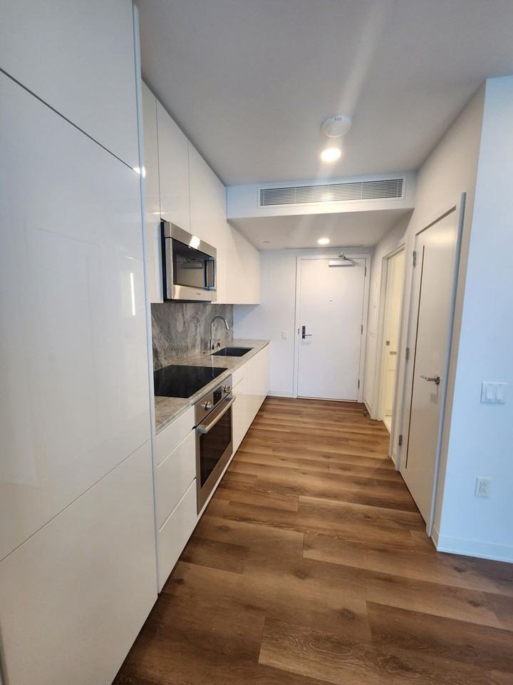 987 Queen St #916 - Photo 2 of 7