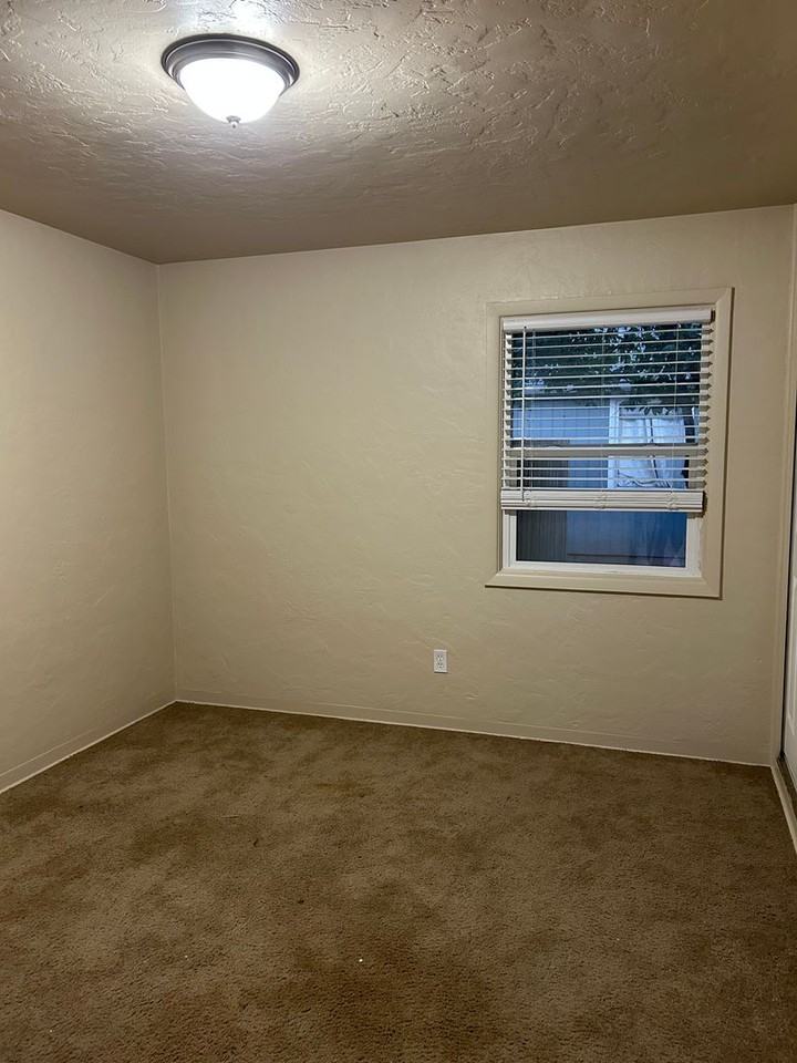 2015 Nw Beca Ave - Photo 4 of 7