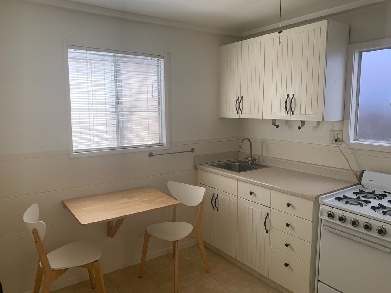 310 E Balboa Blvd - Photo 2 of 6