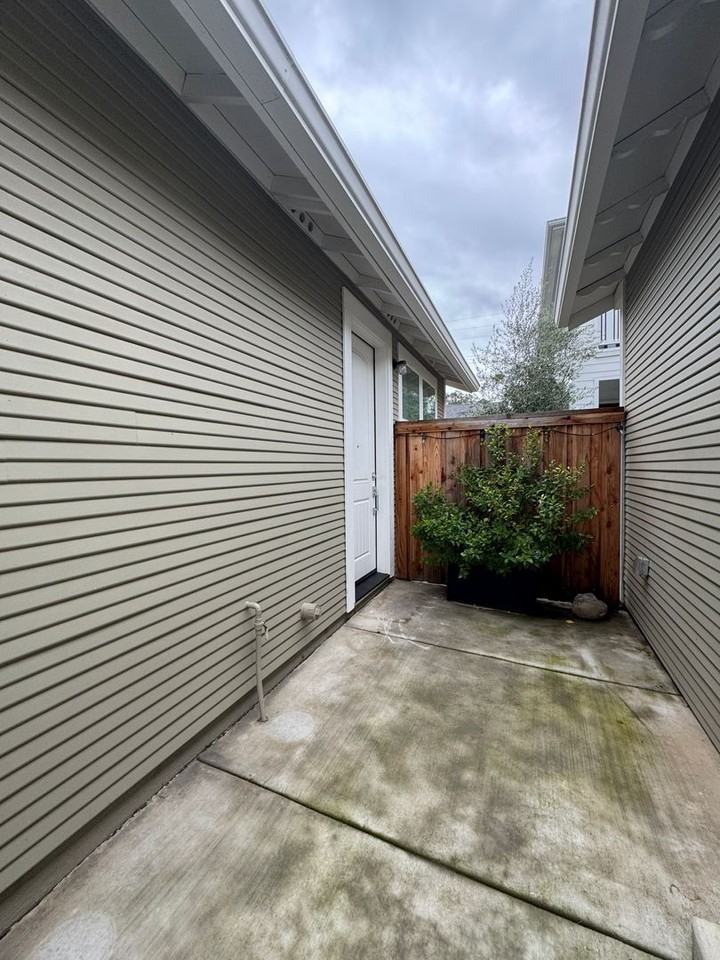 301 1/2 Coloma St - Photo 3 of 21