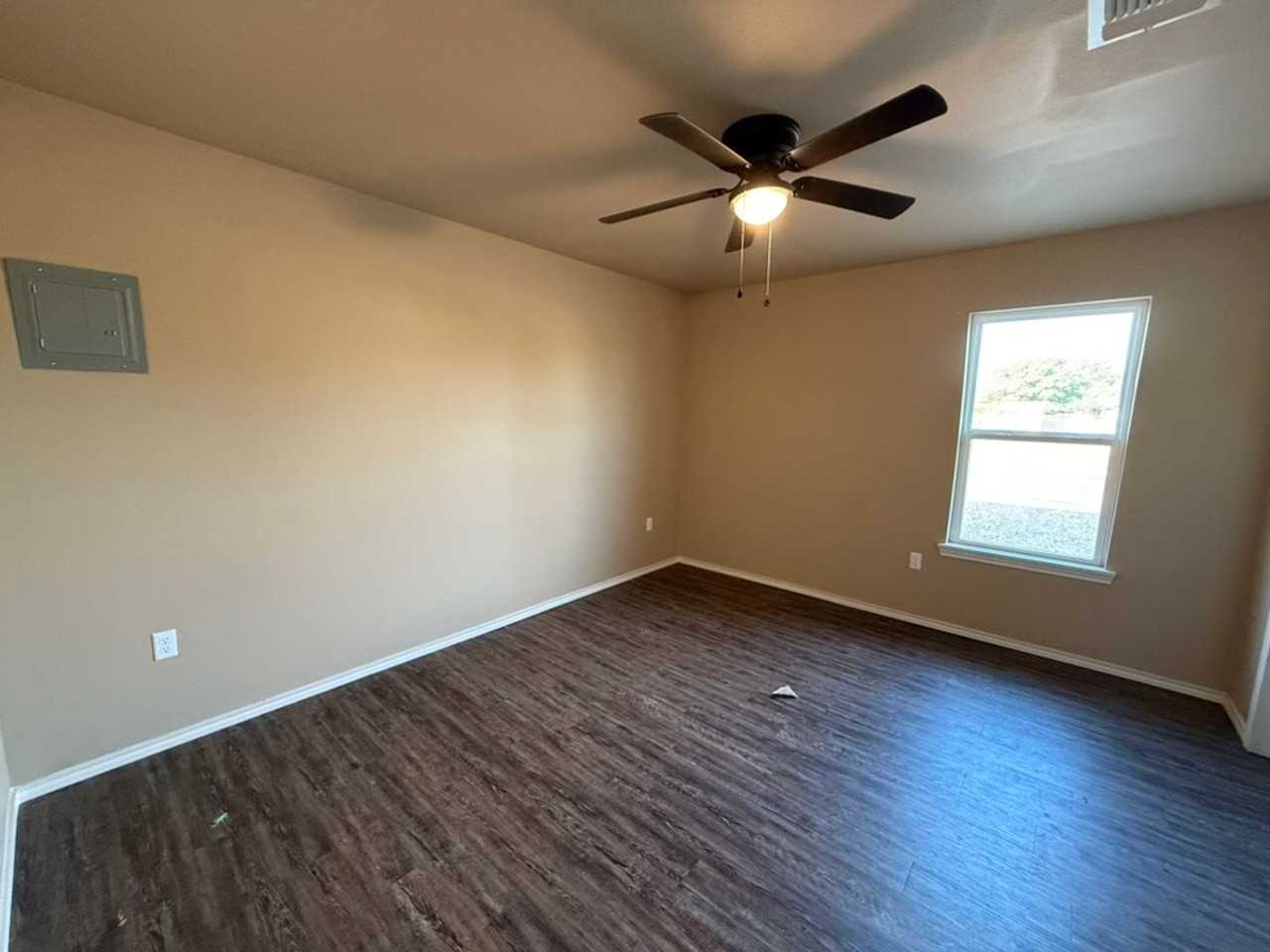 411 David Ave - Photo 4 of 9