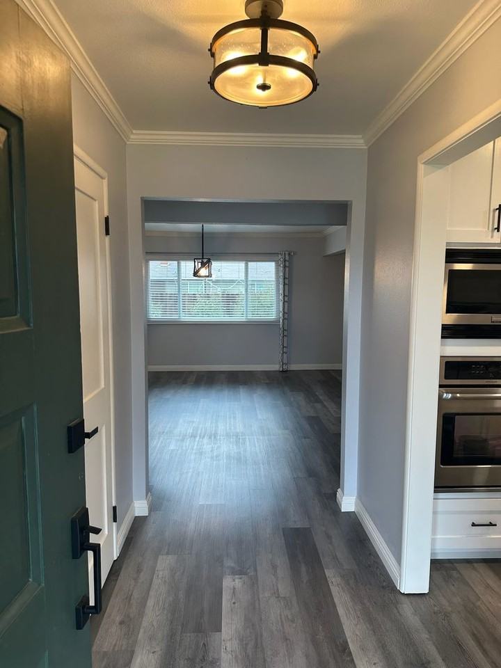 837 N Mahaleb St - Photo 3 of 27