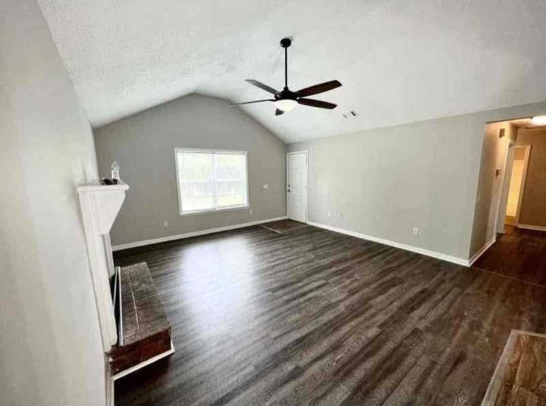 1034 varndoe st - Photo 3 of 7