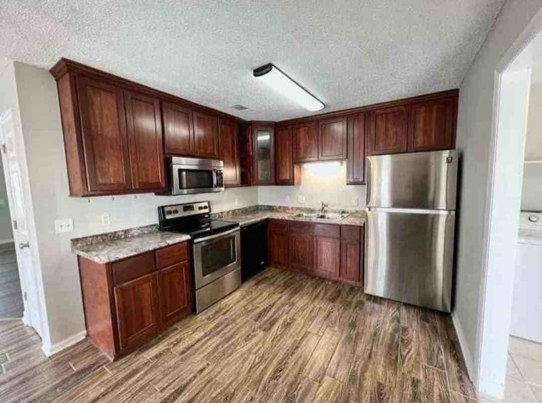 1034 varndoe st - Photo 4 of 7