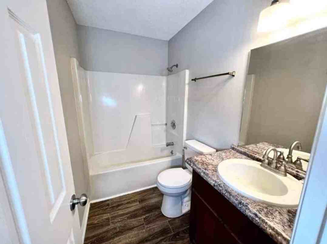 1034 varndoe st - Photo 6 of 7